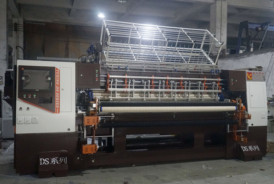 3.2m automatizou a máquina estofando industrial da multi agulha