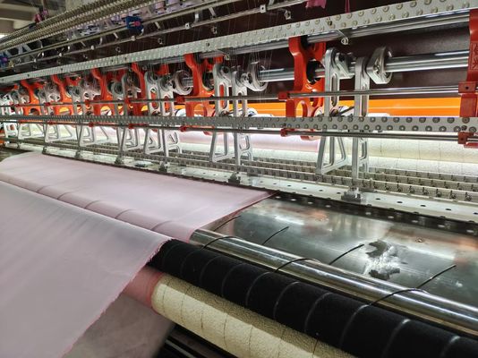 Edredão da cobertura de 82 polegadas que faz a máquina com dispositivo do corte de borda