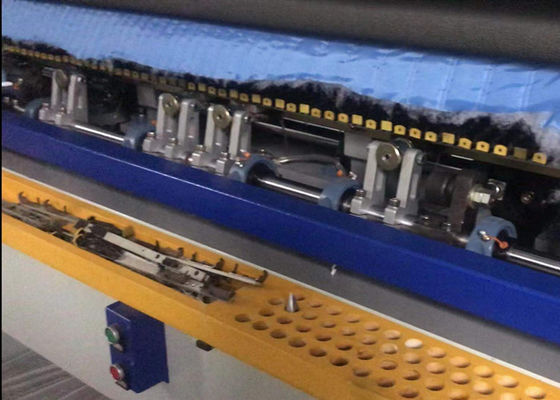 Máquina de colchas industriais produz colchas e cobertores branco e azul MAX 240m/h