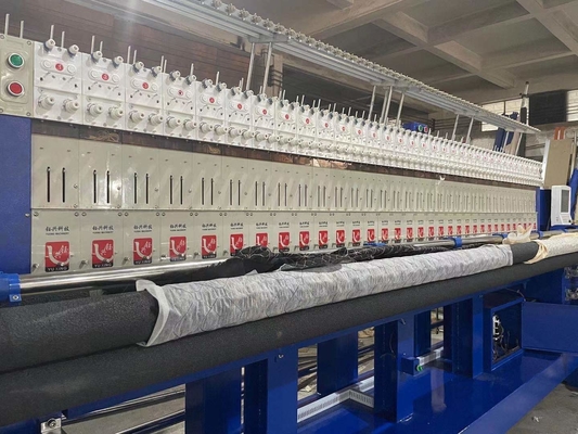 Máquina estofando do bordado industrial de 64 polegadas para a tela de estofamento